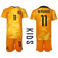 Otroški Nogometni dresi Nizozemska Steven Berghuis #11 Domači SP 2022 Kratek Rokav (+ Kratke hlače)